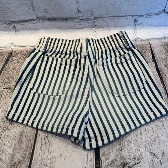 GYMBOREE Girl’s NWT Blue/White Stripe Faded Jeans Shorts / Size: 12-18 Months - Picture 6 of 6